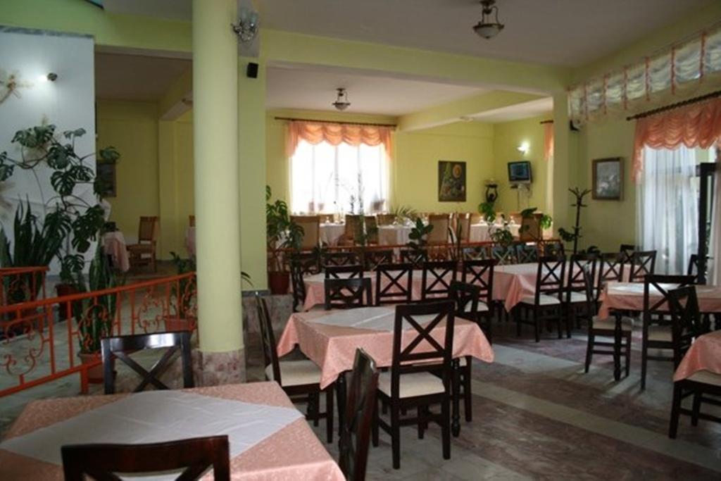 Sirena Hotel Tushemisht Экстерьер фото